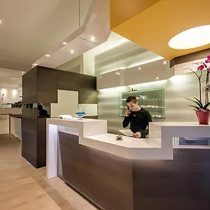 Otel Genius Downtown ***
