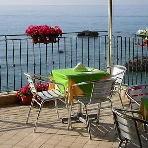 Miramare Couette-café Giardini-Naxos