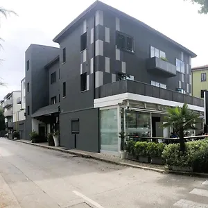 Otel Nuova ***